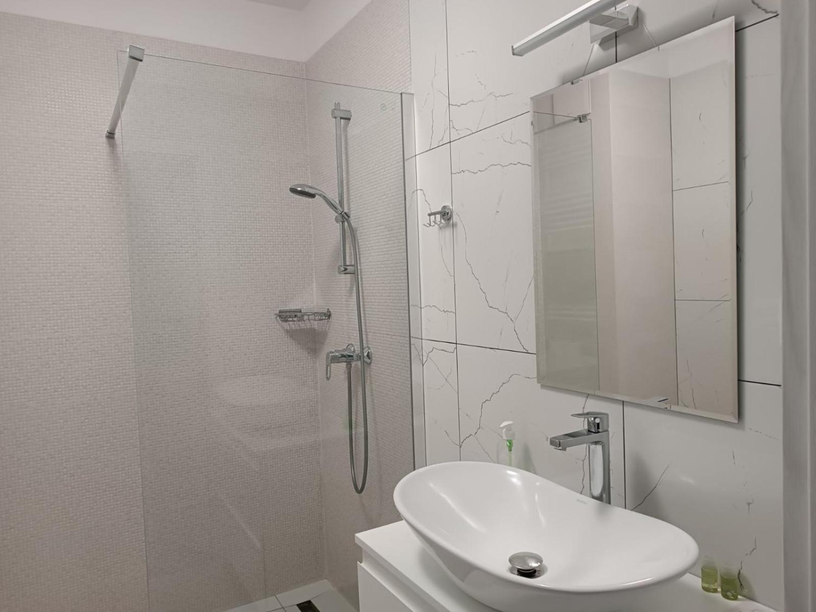 Apartamenty Wiktoryn 6A Warschau Buitenkant foto